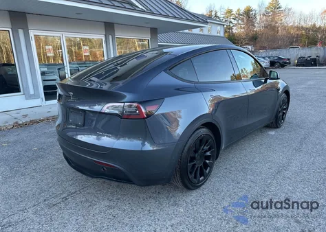 2021 Tesla Model Y Long Range Dual Motor All-Wheel Drive z USA, uszkodzony, nr VIN 5YJYGAEE3MF144318